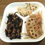 ディオ - ふるさとの煮もの3点盛り 税抜84円 ※開封後 (2020.02.06)