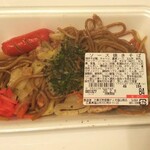 ディオ - 赤ウインナー入り ソース焼きそば 税抜84円(2020.02.06)