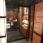 h Tsuru tontan - 地階お店入口