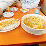 日高屋 - 野菜たっぷりタンメン＋餃子