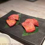 上野 和牛焼肉 USHIHACHI 極 - 特選10％タン（1カット490円税別）