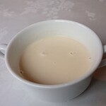 ビストロ ポップコーン - 野菜のクリームスープ　バター生クリーム風味でジャガイモ由来の風味があります。甘み先行型で、ミルクの香りと風味が強いです。