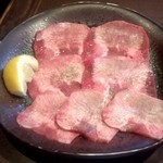 炭焼ホルモン 熱食 - たん