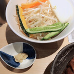Matsuo Jingisukan Shinjuku Sanchoumeten - 付け合わせの野菜とクーポンでゲットした雪わさび