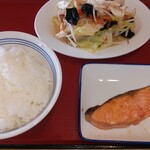 富山上袋食堂 - 鮭塩焼き・いか木耳うま塩だれ炒め・ご飯中