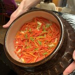 赤坂 菊乃井 - ご飯：初午ご飯　人参　油揚げ　貝柱　三つ葉 ２月の午の日に食べられていたご飯。人参がたっぷり。 なんだか懐かしい味わい。