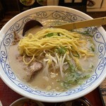 麺富 天洋 - 縮れた中太麺