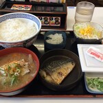 吉野家 - R.1.8.30.昼 一汁三菜朝膳：塩鯖納豆定食 490円税込・ご飯大盛 +40円税込・とん汁変更 +130円税込