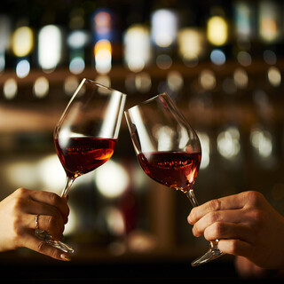 ワインを浴びる飲み放題♪炭火焼と一緒に楽しむ至福のひととき