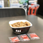 Yoshinoya - が、結果、豚どんどん！