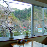 矢祭山観光センター - ２階は眺めの良い大食堂です。