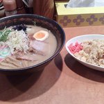 麺処 咲柳 - ごま味噌ラーメン（700円）と小辛チャーハン（200円）