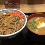 吉野家 - 牛丼と豚汁