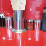 ラーメン二郎 - 卓上調味料