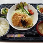 Komyunithipurazahappihacchi - ひれかつ定食(700円)です。