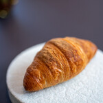 プレゼンテ スギ - 2020.1 発酵し立て焼き立ての自家製クロワッサン 千葉産の食用マテバシイ（どんぐり）の粉をかけて