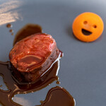 プレゼンテ スギ - 2020.1 High＆Low ステーキ（館山鹿肉ロース）鹿の骨のソース　ゴボウのピクルス ニンジンのピクルス