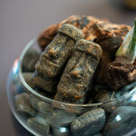 プレゼンテ スギ - 2020.1 食べられなそうで食べられる（モアイ像フィナンシェ）