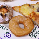 オーガニックパン工房　それいゆ - 低農薬りんごのキャラメリゼとクリームチーズのカンパーニュ、
      それいゆドーナツ、石窯焼きpizza。