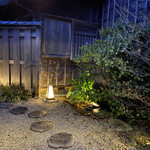 こま田 - 入り口までのアプローチ