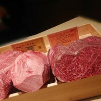 雪月花 たなかさとる - 本日のメインの牛は48月肥育の松坂牛と34月肥育神戸牛のチャンピオン！