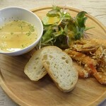 Crab Shrimp and Oyster - ランチ：ソフトシェルシュリンプのガーリックシュリンプ