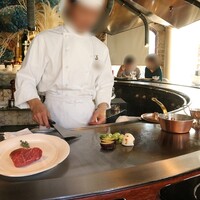 あざみ野うかい亭 - 牛フィレのポワレの調理の様子