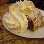 Café Hofburg - Kaiserjause(Original Apple Strudel)