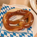 Paulaner am Dom - ブレーツェルでビアが飲めんようになって一人前である。#独断と偏見