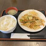 ビバーチェ食堂 - ホルモン旨辛だれ定食@720