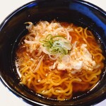 レストランイペア - ラーメン（もやしと鶏ひき肉乗せ）