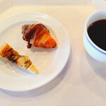 レストランイペア - クロワッサン（ファウンテン）＋バナナタルト