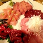 焼鳥 はちまん - 鶏のお刺身7種盛（普段は5種です）。大好物！