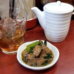 玉蘭 - 紹興酒のロックとお通し(無料)のレバー炒め　550円