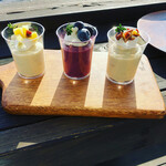 はなぶさ有機農園直営スイーツキッチン - 3種のムース。さつまいも、ブルーベリー、和栗があります。