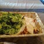 インドレストラン＆バー ガンズ - ホウレンソウナン＆プレーンナン