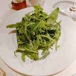 コート ドール - 付け合わせのルッコラのサラダ
