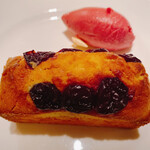 コート ドール - 焼き上げ酸果桜桃のミニパウンドケーキ