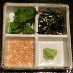 赤坂 とさか - 鶏ひつまぶし 1000円 の薬味