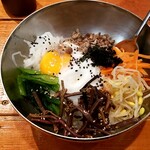 韓国家庭料理 ヌナの家 - ビビンパ：900円