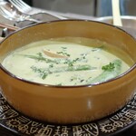 トリワイン ＰＩＫＯＳＨＨＨＵ - 辛さで温まるグリーンシチュー