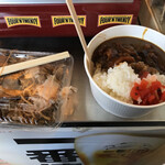 ノエビアスタジアム神戸 バックスタンド裏売店 - 料理写真:カレーは食べやすい器に入ってます