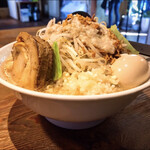 アヒル家 - 味玉豚野菜 野菜増しアブラ多めニンニク普通