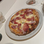 シシリヤ - 『クァトロ・フォルマッジ　プロシュート・クルード』　１８００円（税別）