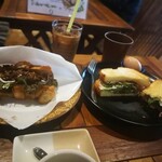 アンブロジア - 料理写真:自家製ベーコンのＢＬＴ,クロワッサン焼肉サンド