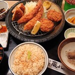 とんかつ藤よし - やわらかヒレカツと海老フライ膳。TPメンチカツ。