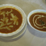 サガルマータ - ポークチーズカレーとその日のカレー(キノコ)です。