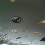 ミクニ マルノウチ - 天井が面白い。夜にも来たことがありますがいい大人の空間です。