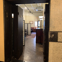割烹蒲焼 横浜八十八 吉田町店 - 金庫内の個室より。