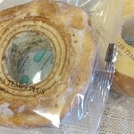 レタンプリュス - バームクーヘン2種 各￥400 手前のピレネーはオーボンヴュータン譲りのバームクーヘン？しっりかめ  奥のは柔らかめ どちらもそれぞれ美味しい